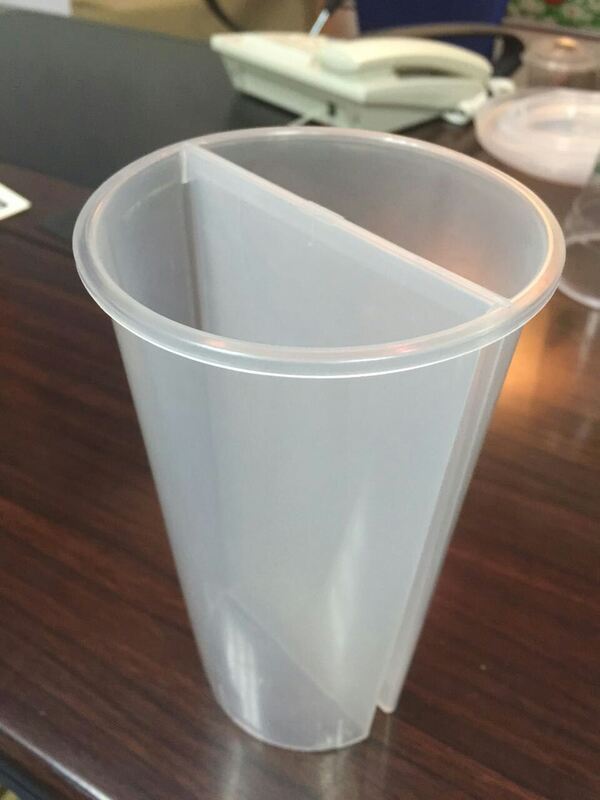Tazza Condivisa a Doppio Scomparto da 95 mm per Vendita all'Ingrosso – Tazza in Plastica Divisa a Doppia Faccia con Coperchio per Tè Boba, Succhi e Bevande Miste